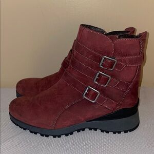 Bionica women’s boots 10 Desoto Leather Zip Ankle eggplant water resistant